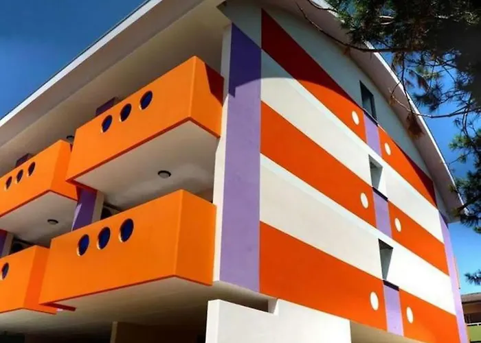 Calm Seaside Getaway In Апартаменти